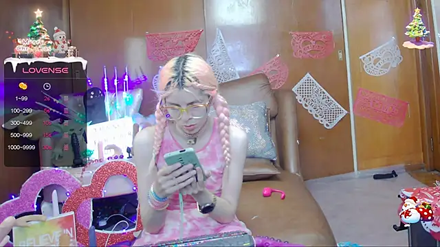 Skinygirl online show from 14, 2, 2025