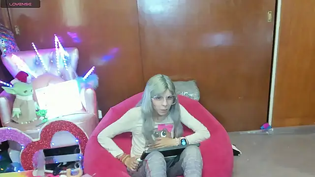 Snapshot of Skinygirl chatting on 9, 5, 2026 Skinygirl online show from 9, 5, 2026