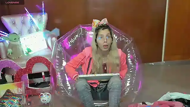 Skinygirl online show from 6, 3, 2026