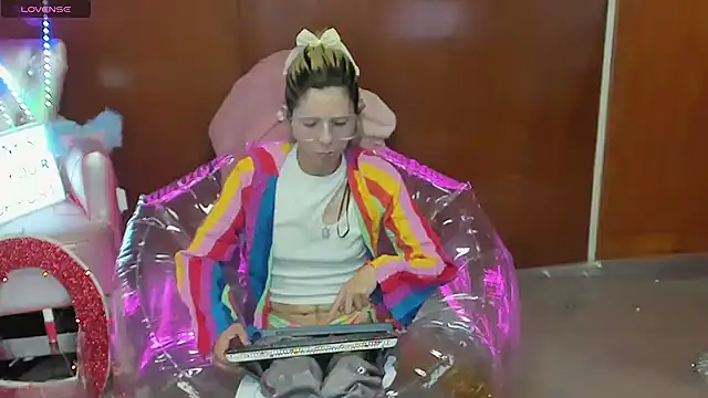 Skinygirl online show from 23, 3, 2026