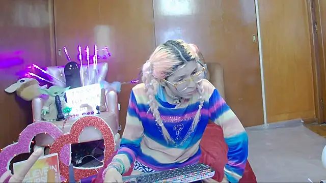 Skinygirl online show from 10, 3, 2025