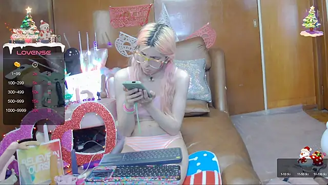 Skinygirl online show from 26, 2, 2025