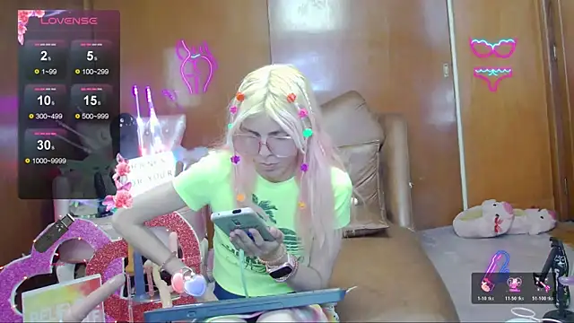 Skinygirl online show from 12, 11, 2025