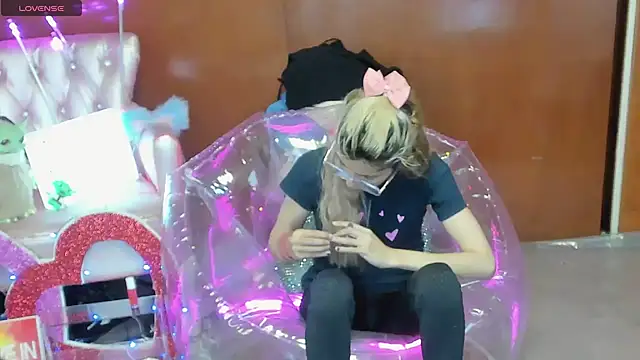 Skinygirl online show from 12, 2, 2026