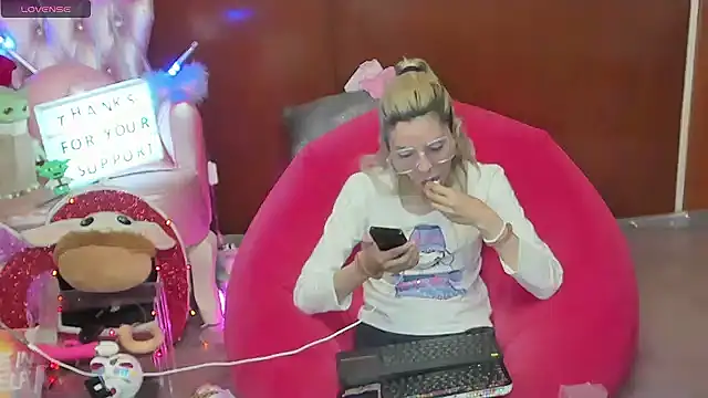 Skinygirl online show from 26, 6, 2026