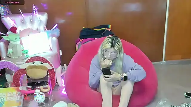 Skinygirl online show from 12, 7, 2026