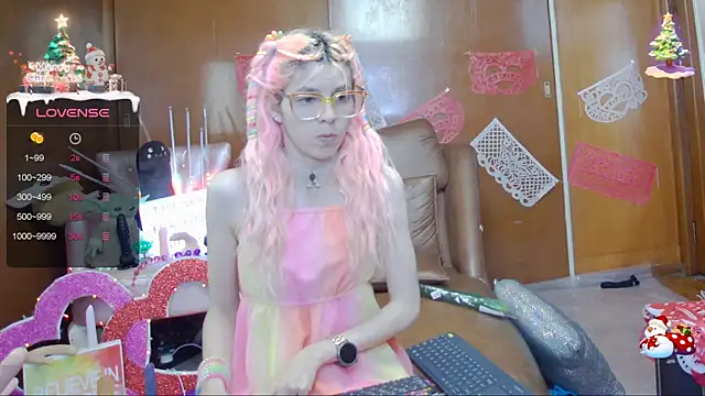 Skinygirl online show from 12, 2, 2025
