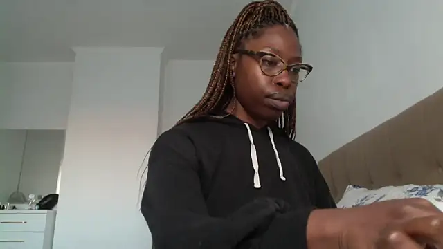 Snapshot of MadamIndigo chatting on 21, 12, 2024 MadamIndigo online show from 21, 12, 2024