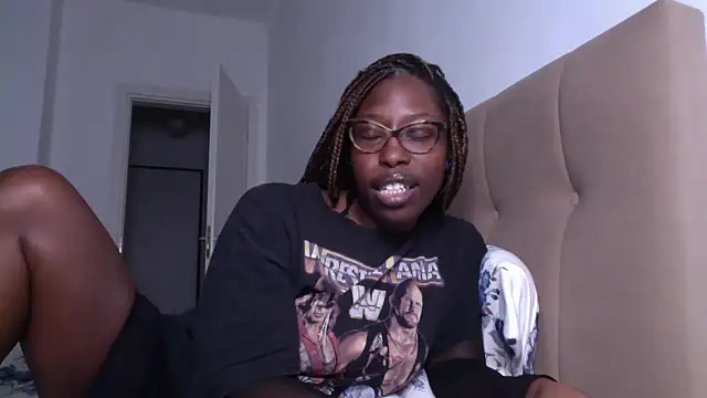 Snapshot of MadamIndigo chatting on 24, 2, 2025 MadamIndigo online show from 24, 2, 2025