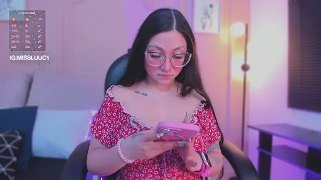 lucy neil online show from 18, 4, 2026