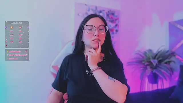 lucy neil online show from 17, 12, 2025