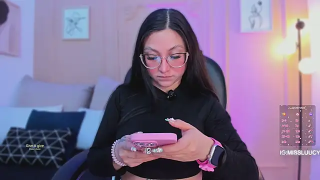 lucy neil online show from 21, 4, 2026