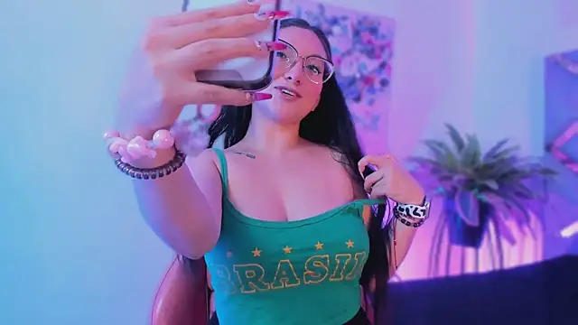 lucy neil online show from 13, 1, 2026