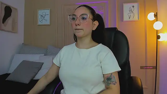 lucy neil online show from 5, 2, 2026