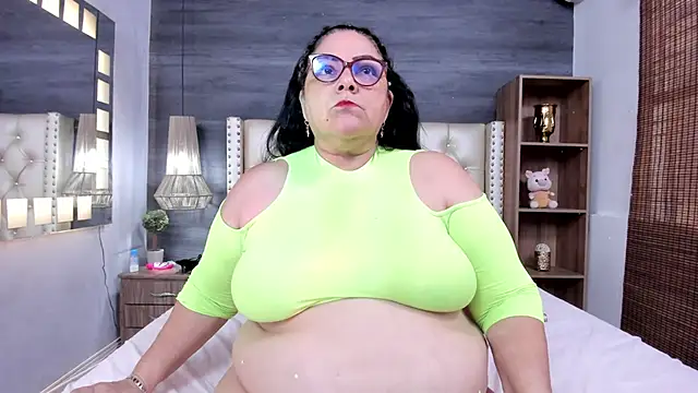 Snapshot of mommy_cute chatting on 25, 5, 2026 mommy cute online show from 25, 5, 2026