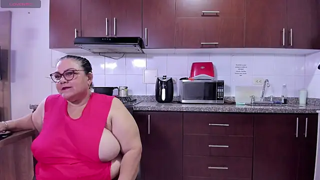 Snapshot of mommy_cute chatting on 26, 5, 2026 mommy cute online show from 26, 5, 2026