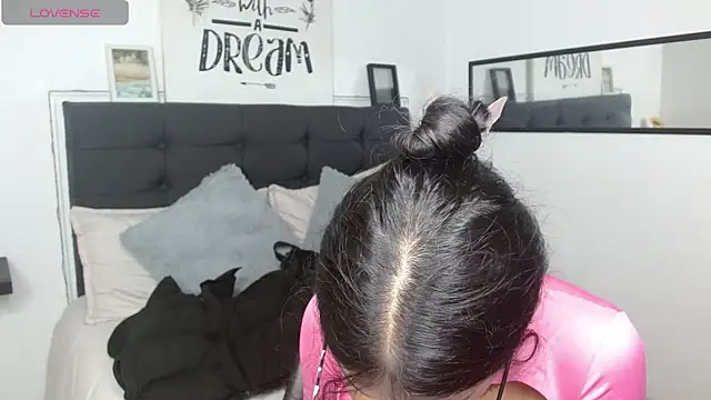 vaness weet online show from 7, 10, 2025