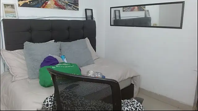 vaness weet online show from 4, 12, 2025