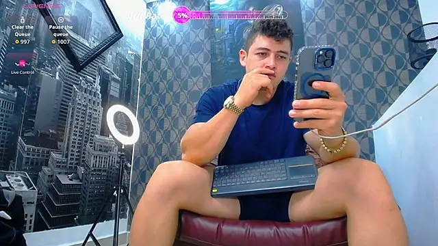 Leonsmoron online show from 8, 3, 2026