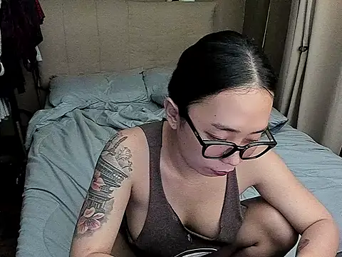 MissAyaCollins online show from 19, 4, 2026