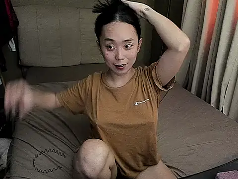 MissAyaCollins online show from 20, 4, 2026