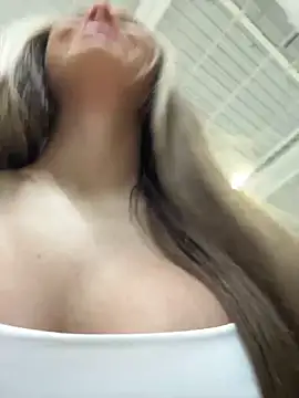Snapshot of barbiehumpxxx chatting on 5, 3, 2025 barbiehumpxxx online show from 5, 3, 2025