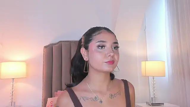 Snapshot of Emma_Torres__ chatting on 29, 4, 2026 Emma Torres online show from 29, 4, 2026