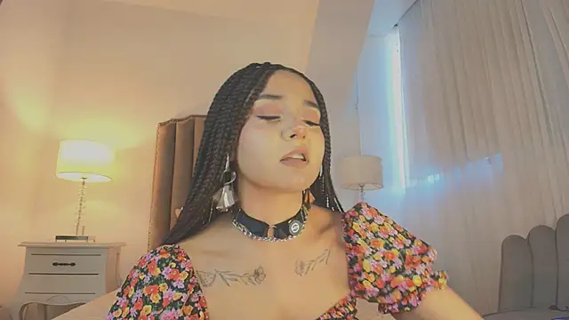 Emma Torres   online show from 11, 11, 2025