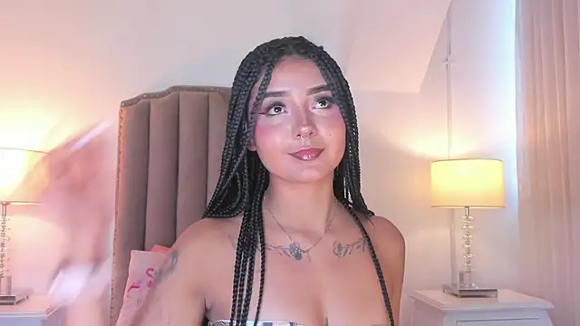 Snapshot of Emma_Torres__ chatting on 18, 6, 2026 Emma Torres online show from 18, 6, 2026