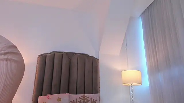 Snapshot of Emma_Torres__ chatting on 24, 5, 2026 Emma Torres online show from 24, 5, 2026