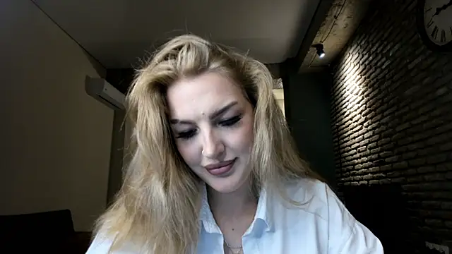 Snapshot of fifteenpoem chatting on 25, 5, 2026 fifteenpoem online show from 25, 5, 2026