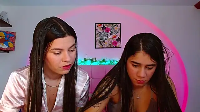 Snapshot of Layla_Rachel chatting on 20, 10, 2025 Layla Rachel online show from 20, 10, 2025