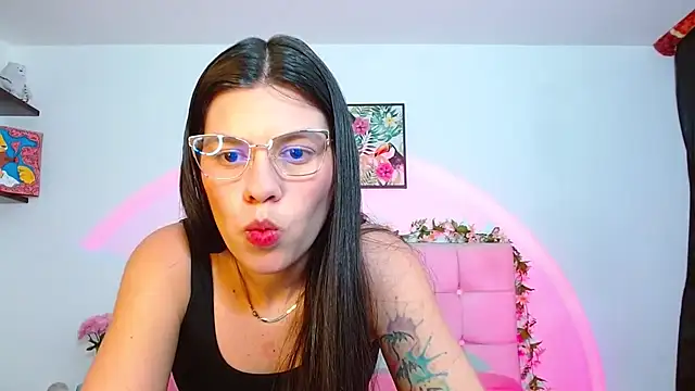 Snapshot of Layla_Rachel chatting on 11, 9, 2025 Layla Rachel online show from 11, 9, 2025