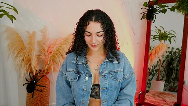 Snapshot of merida_bell18 chatting on 21, 10, 2025 merida bell18 online show from 21, 10, 2025