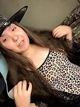 Var Kiss online show from 4, 11, 2025