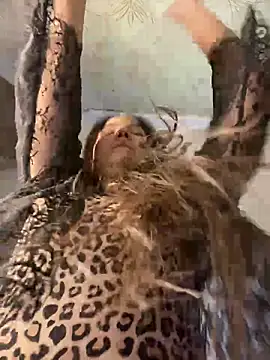 Var Kiss online show from 18, 10, 2025