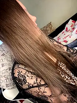 Var Kiss online show from 6, 10, 2025