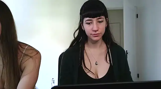 darcylovee  online show from 19, 3, 2025