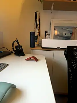 Snapshot of GrowHuge chatting on 3, 11, 2025 GrowHuge online show from 3, 11, 2025