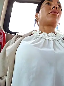 Doll Loren online show from 24, 10, 2025