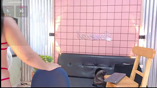 mensia hernandz online show from 16, 10, 2025