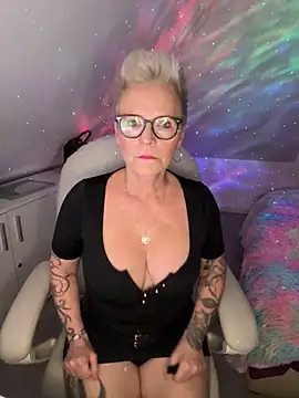 German Milf online show from 28, 10, 2025