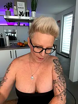 German Milf online show from 23, 11, 2025