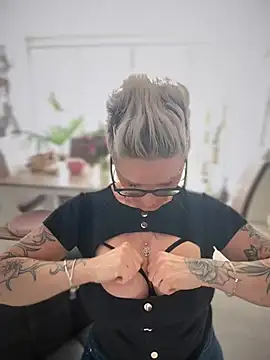 German Milf online show from 17, 2, 2025