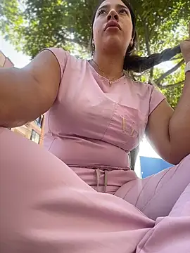 Snapshot of daniela_henao chatting on 22, 5, 2026 daniela henao online show from 22, 5, 2026