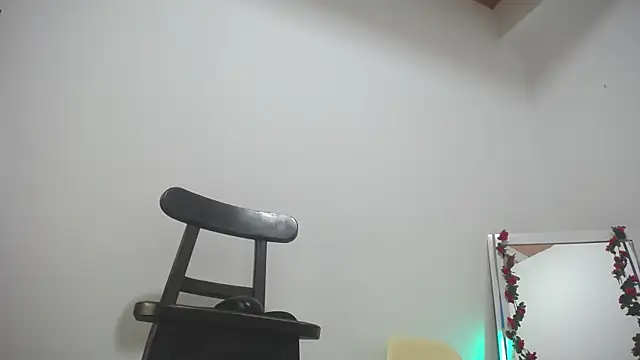 Snapshot of hornywife_ chatting on 30, 5, 2026 hornywife online show from 30, 5, 2026