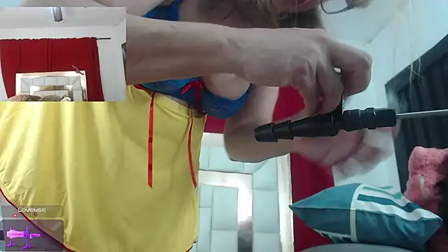 candyrojas online show from 14, 4, 2026