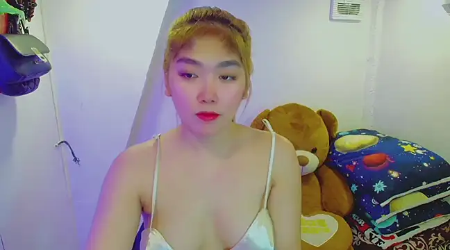 TR4NSCUTI3 online show from 2, 2, 2025