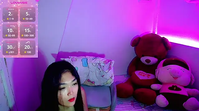 TR4NSCUTI3 online show from 6, 11, 2025