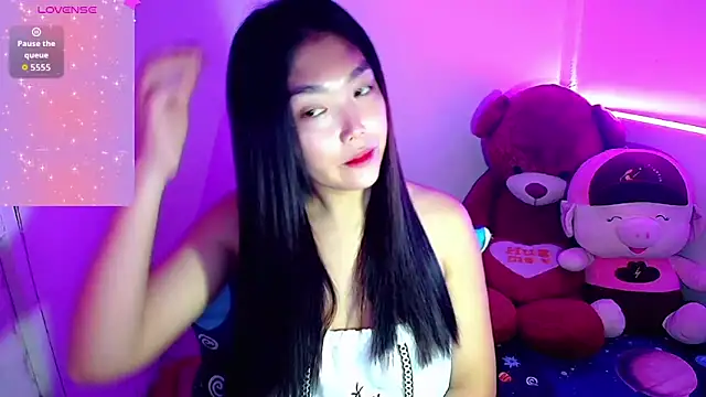 TR4NSCUTI3 online show from 16, 10, 2025